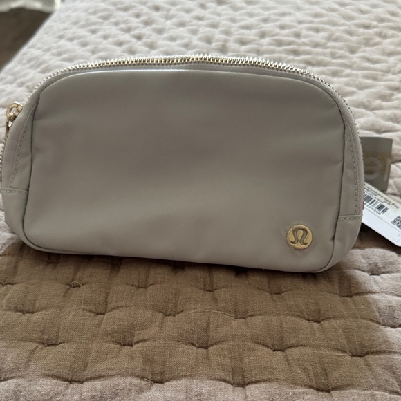 lululemon athletica Handbags - Lululemon Athletica Everywhere Belt Bag